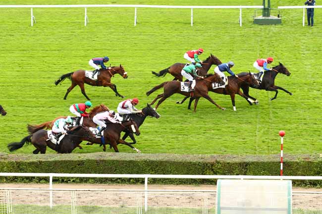 Photo d'arrivée de la course pmu PRIX DE NEAUFLES-SAINT-MARTIN à SAINT-CLOUD le Mardi 10 octobre 2017