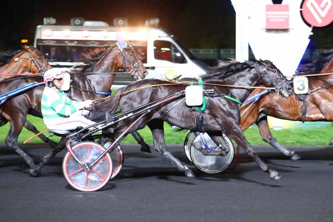 Photo d'arrivée de la course pmu PRIX KURSE à PARIS-VINCENNES le Mardi 10 octobre 2017