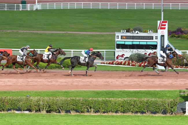 Photo d'arrivée de la course pmu PRIX DU JARDIN DU LUXEMBOURG à ENGHIEN le Mercredi 11 octobre 2017