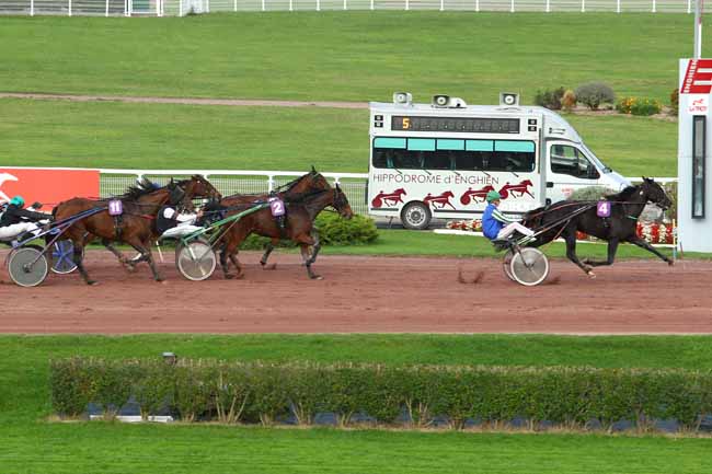 Photo d'arrivée de la course pmu PRIX DU CHATEAU D'EAU à ENGHIEN le Mercredi 11 octobre 2017