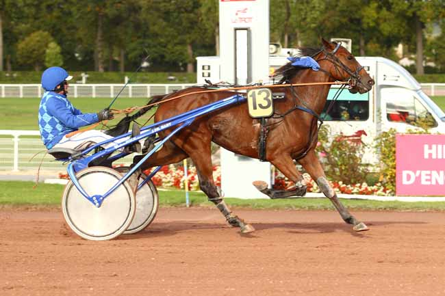 Photo d'arrivée de la course pmu PRIX DE LA PORTE DE SAINT-MANDE à ENGHIEN le Jeudi 12 octobre 2017