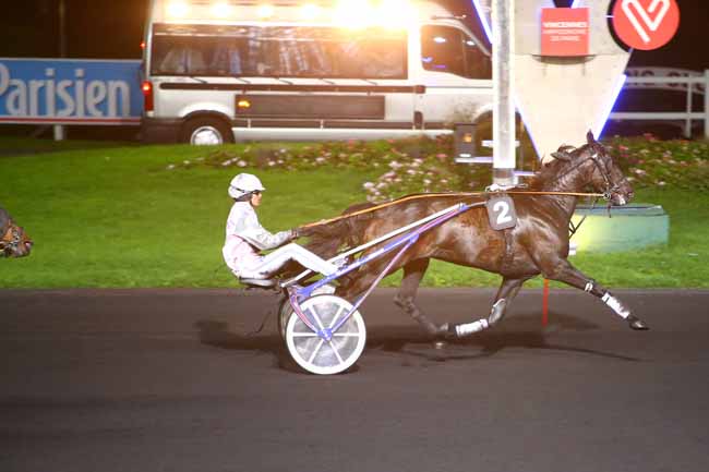 Photo d'arrivée de la course pmu PRIX LE PARISIEN - PRIX HERA à PARIS-VINCENNES le Vendredi 13 octobre 2017