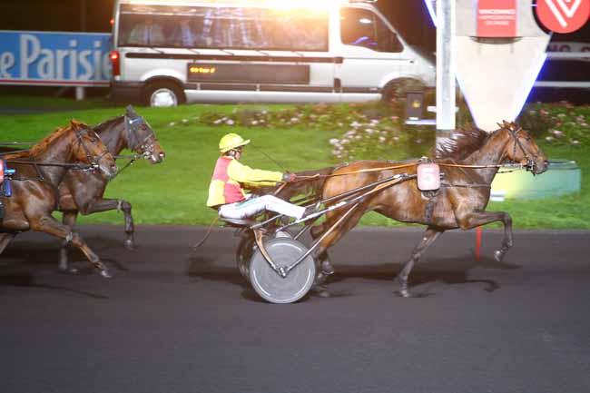 Photo d'arrivée de la course pmu PRIX UMBRIEL à PARIS-VINCENNES le Vendredi 13 octobre 2017