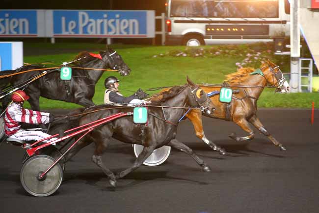 Photo d'arrivée de la course pmu PRIX ANDROMEDA à PARIS-VINCENNES le Vendredi 13 octobre 2017