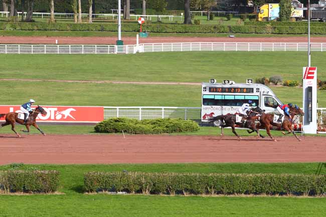 Photo d'arrivée de la course pmu PRIX DE LA PORTE D'IVRY à ENGHIEN le Lundi 16 octobre 2017