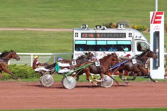 Photo d'arrivée de la course pmu PRIX DE LA PORTE D'ISSY à ENGHIEN le Lundi 16 octobre 2017