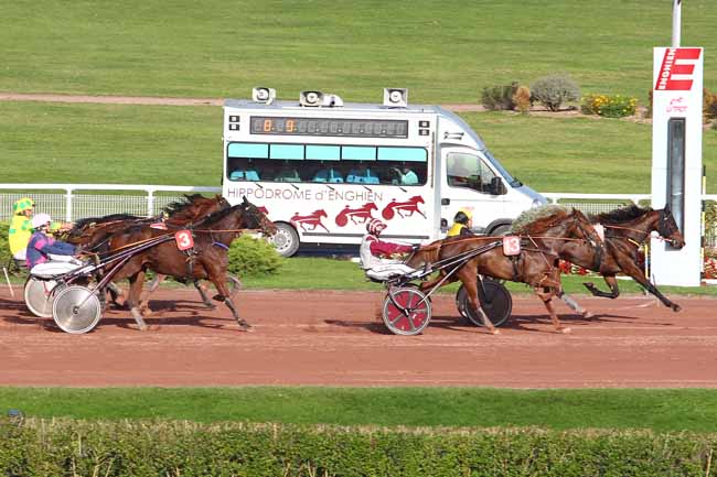 Photo d'arrivée de la course pmu PRIX DU PONT MIRABEAU à ENGHIEN le Lundi 16 octobre 2017