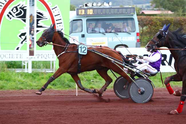 Photo d'arrivée de la course pmu PRIX DE LA VILLE DE SAINT-ETIENNE à SAINT GALMIER le Mercredi 18 octobre 2017
