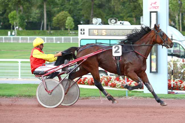 Photo d'arrivée de la course pmu PRIX DE LA PORTE DE CLIGNANCOURT (GR A) à ENGHIEN le Jeudi 19 octobre 2017