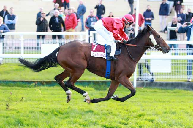 Photo d'arrivée de la course pmu PRIX DE L'ONDINE à CLAIREFONTAINE le Vendredi 20 octobre 2017