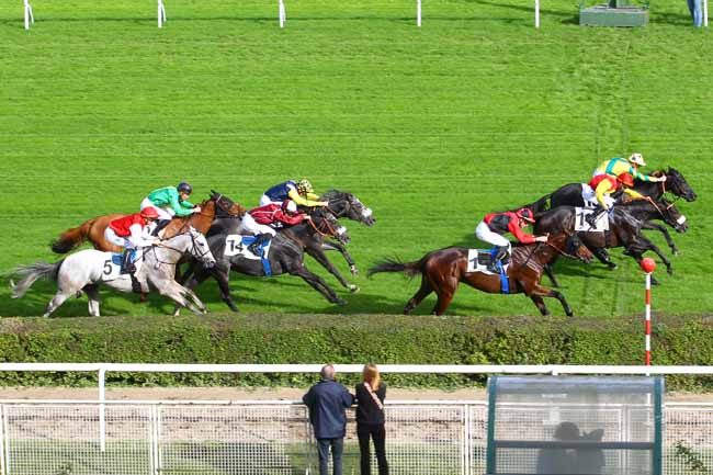 Photo d'arrivée de la course pmu PRIX DES BOUCLES DE LA SEINE à SAINT-CLOUD le Mercredi 25 octobre 2017