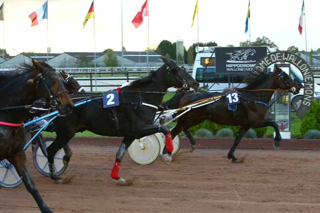 Photo d'arrivée de la course pmu PRIX CHAMPAGNE MOET & CHANDON à MONS (GHLIN) le Vendredi 27 octobre 2017