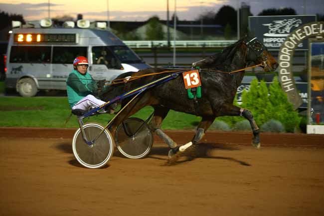 Photo d'arrivée de la course pmu PRIX TRBA à MONS (GHLIN) le Vendredi 27 octobre 2017
