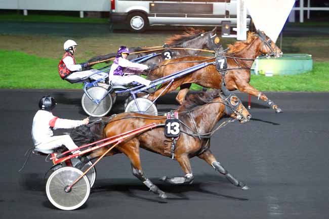Photo d'arrivée de la course pmu PRIX CYANE à PARIS-VINCENNES le Vendredi 27 octobre 2017