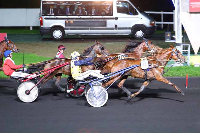 Photo d'arrivée de la course pmu PRIX LOUIS CAUCHOIS à PARIS-VINCENNES le Vendredi 27 octobre 2017