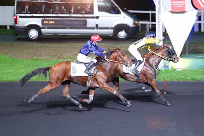 Photo d'arrivée de la course pmu PRIX CORDUBA à PARIS-VINCENNES le Vendredi 27 octobre 2017