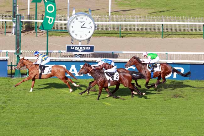 Photo d'arrivée de la course pmu GRAND PRIX DU NORD à CHANTILLY le Mardi 31 octobre 2017