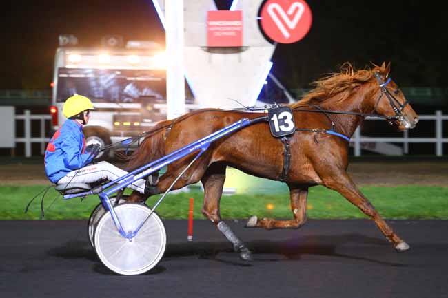Photo d'arrivée de la course pmu PRIX LAMEIA à PARIS-VINCENNES le Mardi 31 octobre 2017