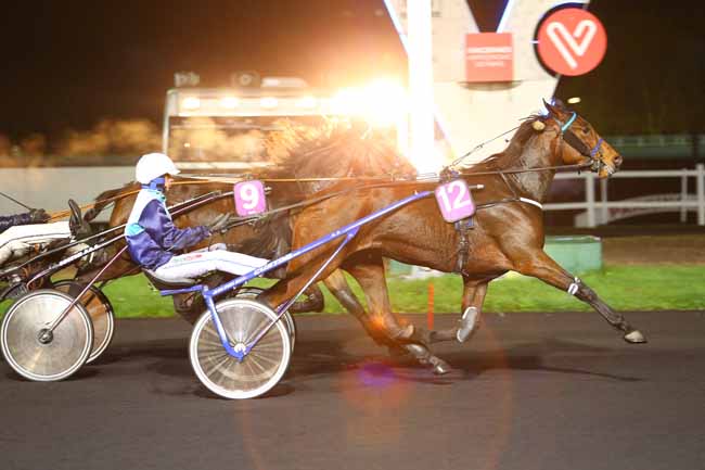 Photo d'arrivée de la course pmu PRIX LUCRETIA (GR B) à PARIS-VINCENNES le Mardi 31 octobre 2017