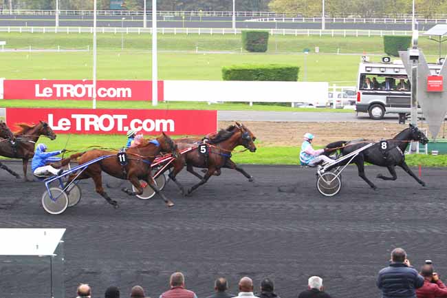 Photo d'arrivée de la course pmu PRIX DES CEVENNES à PARIS-VINCENNES le Jeudi 2 novembre 2017