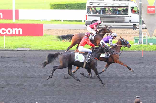 Photo d'arrivée de la course pmu PRIX DE BELLERIVE à PARIS-VINCENNES le Jeudi 2 novembre 2017
