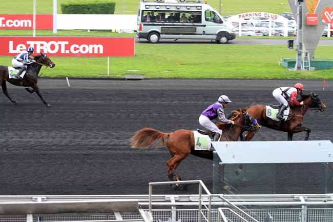 Photo d'arrivée de la course pmu PRIX LOUIS TILLAYE à PARIS-VINCENNES le Lundi 13 novembre 2017