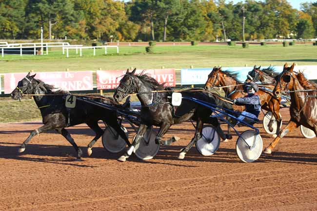 Photo d'arrivée de la course pmu PRIX DE L'HIPPODROME DE LANGON-LIBOURNE à BORDEAUX-LE BOUSCAT le Mardi 14 novembre 2017