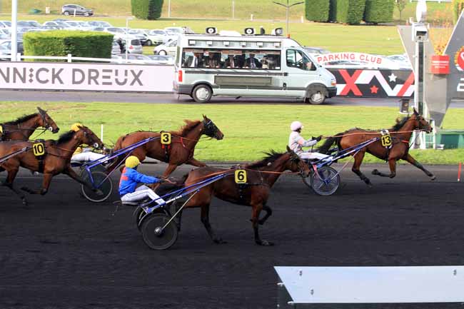 Photo d'arrivée de la course pmu PRIX ANNICK DREUX à PARIS-VINCENNES le Dimanche 19 novembre 2017