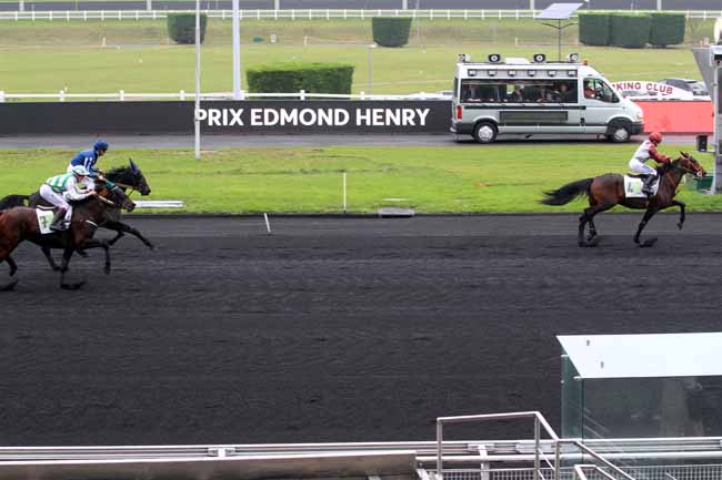 Photo d'arrivée de la course pmu PRIX EDMOND HENRY à PARIS-VINCENNES le Lundi 20 novembre 2017