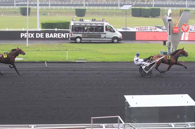 Photo d'arrivée de la course pmu PRIX DE BARENTON (GR A) à PARIS-VINCENNES le Lundi 20 novembre 2017