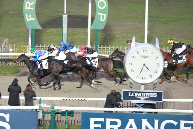 Photo d'arrivée de la course pmu PRIX DU MANEGE à CHANTILLY le Mardi 21 novembre 2017