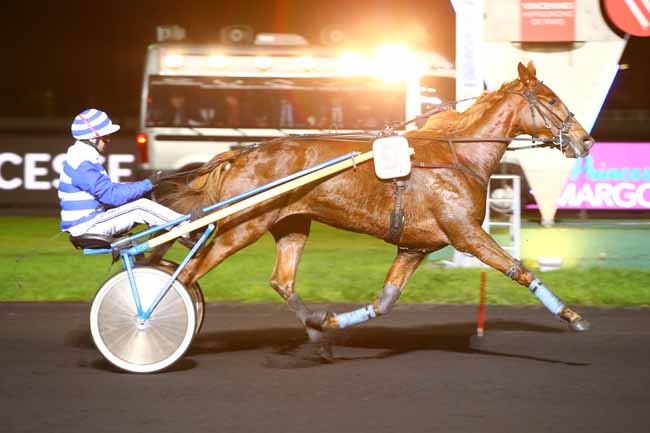 Photo d'arrivée de la course pmu GRAND PRIX DE L'ASSOCIATION PRINCESSE MARGOT à PARIS-VINCENNES le Mardi 21 novembre 2017