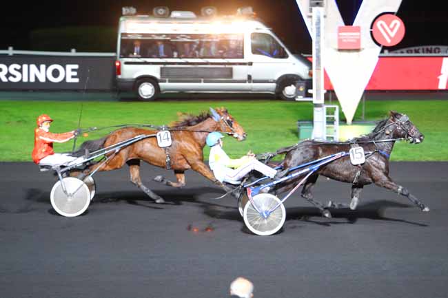 Photo d'arrivée de la course pmu PRIX ARSINOE à PARIS-VINCENNES le Vendredi 24 novembre 2017