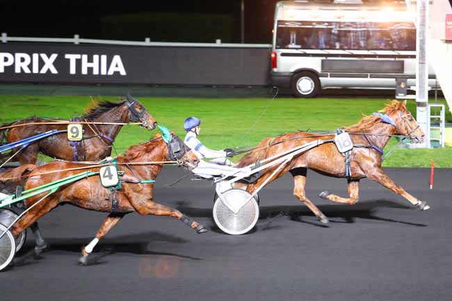 Photo d'arrivée de la course pmu PRIX THIA à PARIS-VINCENNES le Vendredi 24 novembre 2017