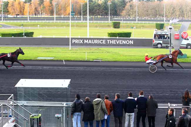 Photo d'arrivée de la course pmu PRIX MAURICE THEVENON à PARIS-VINCENNES le Samedi 25 novembre 2017