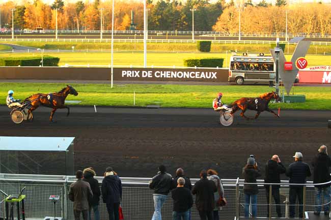 Photo d'arrivée de la course pmu PRIX DE CHENONCEAUX à PARIS-VINCENNES le Samedi 25 novembre 2017