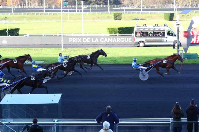 Photo d'arrivée de la course pmu PRIX DE LA CAMARGUE à PARIS-VINCENNES le Mercredi 29 novembre 2017
