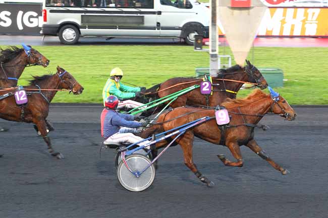 Photo d'arrivée de la course pmu PRIX DES ANEMONES (GR A) à PARIS-VINCENNES le Mercredi 29 novembre 2017