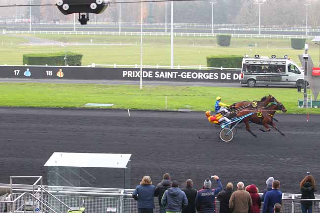 Photo d'arrivée de la course pmu PRIX DE SAINT-GEORGES DE DIDONNE à PARIS-VINCENNES le Samedi 2 décembre 2017