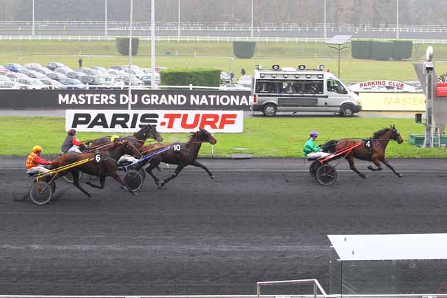 Photo d'arrivée de la course pmu MASTERS DU GRAND NATIONAL DES AMATEURS à PARIS-VINCENNES le Dimanche 3 décembre 2017