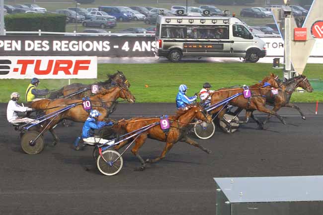 Photo d'arrivée de la course pmu LETROT OPEN DES REGIONS - 4 ANS à PARIS-VINCENNES le Dimanche 3 décembre 2017