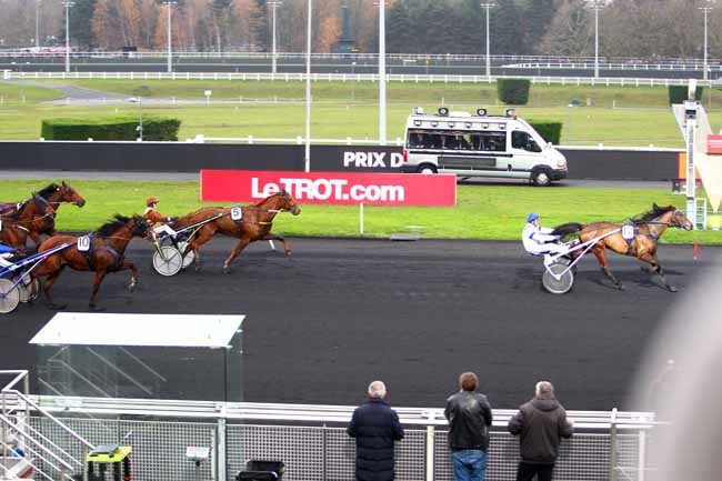 Photo d'arrivée de la course pmu PRIX DE MAINTENON à PARIS-VINCENNES le Lundi 4 décembre 2017