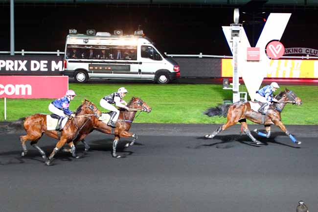 Photo d'arrivée de la course pmu PRIX DE MARANS à PARIS-VINCENNES le Lundi 4 décembre 2017