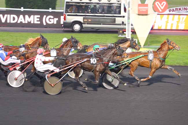 Photo d'arrivée de la course pmu PRIX DE LA FERTE-VIDAME (GR B) à PARIS-VINCENNES le Mardi 5 décembre 2017