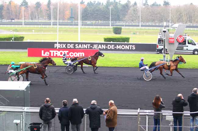 Photo d'arrivée de la course pmu PRIX DE SAINT-JEAN-DE-MONTS à PARIS-VINCENNES le Mercredi 6 décembre 2017