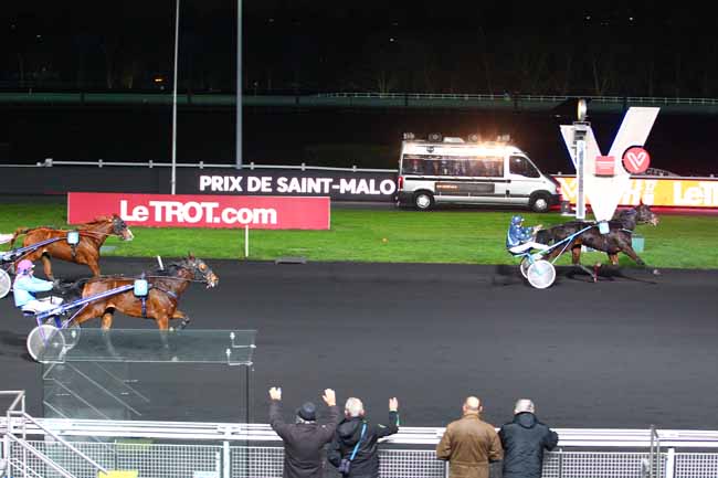 Photo d'arrivée de la course pmu PRIX DE SAINT-MALO à PARIS-VINCENNES le Mercredi 6 décembre 2017