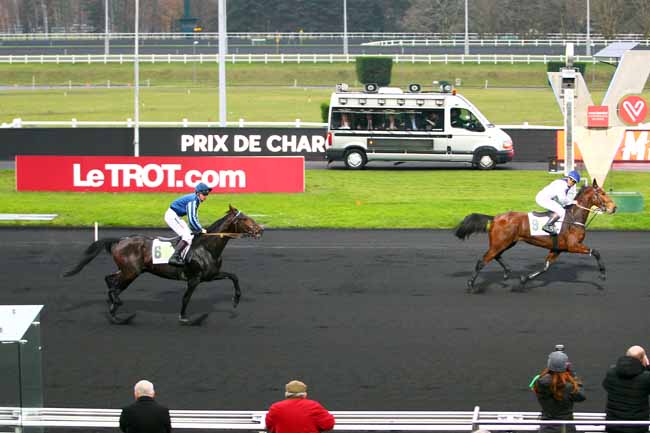Photo d'arrivée de la course pmu PRIX DE CHAROLLES à PARIS-VINCENNES le Jeudi 7 décembre 2017