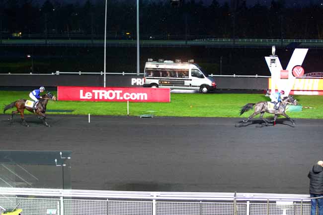 Photo d'arrivée de la course pmu PRIX DE PLESSE à PARIS-VINCENNES le Jeudi 7 décembre 2017