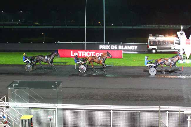 Photo d'arrivée de la course pmu PRIX DE BLANGY à PARIS-VINCENNES le Jeudi 7 décembre 2017
