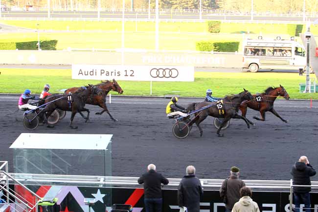 Photo d'arrivée de la course pmu PRIX D'HAUTEFORT à PARIS-VINCENNES le Samedi 9 décembre 2017